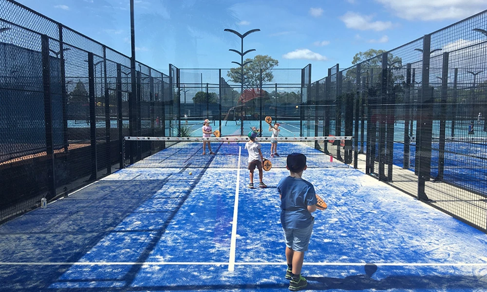 Le Padel attire les passionnés du monde entier