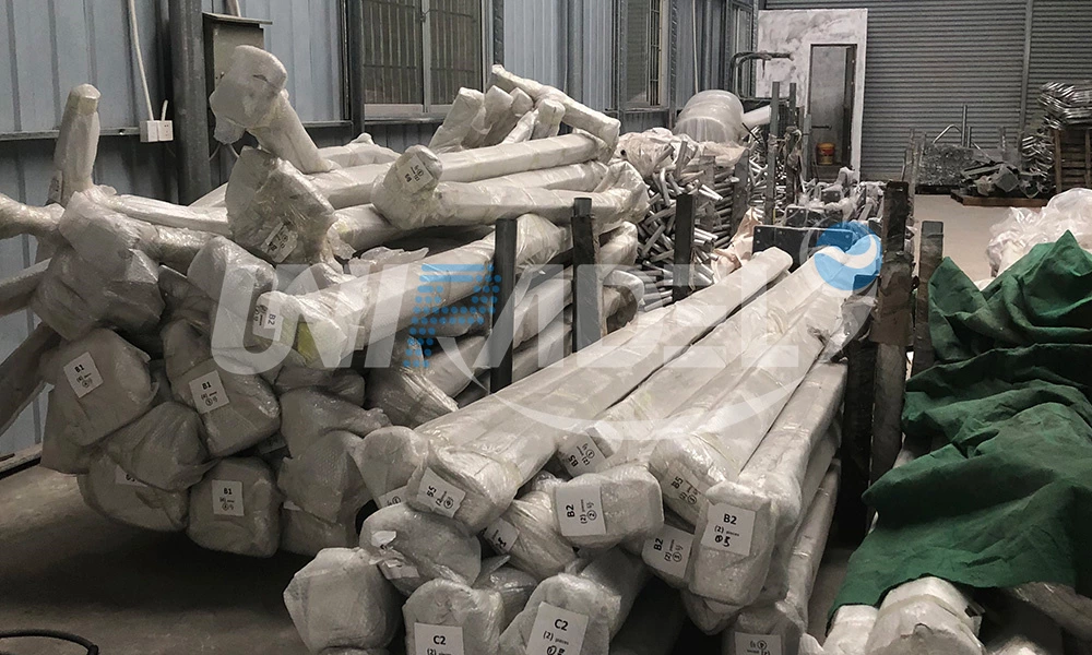 Agente indio visita la fábrica de UNIPADEL