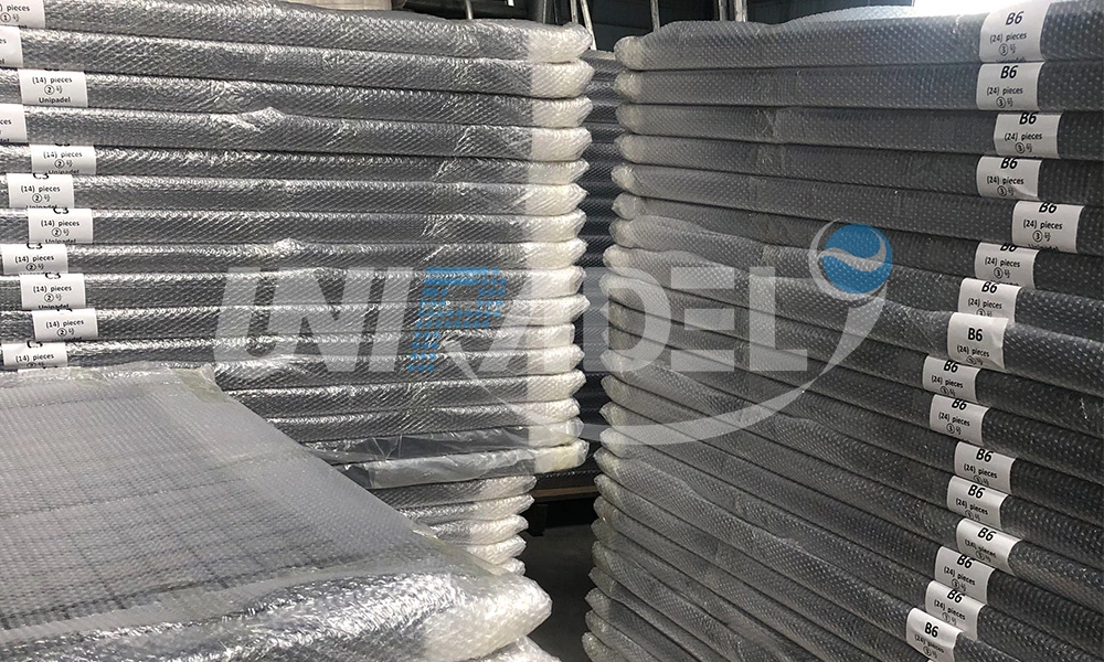 Agente indio visita la fábrica de UNIPADEL