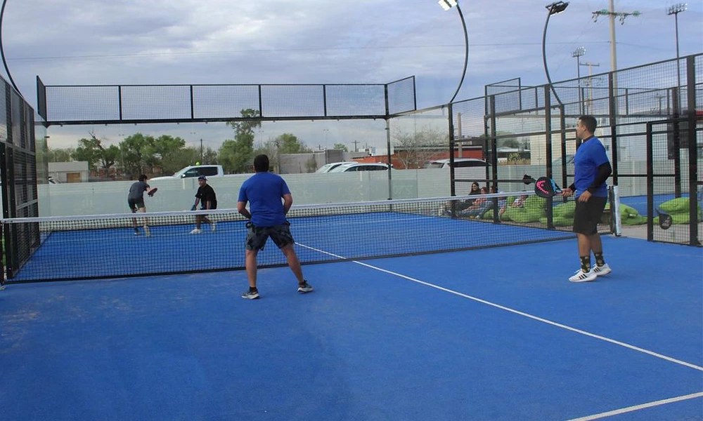 What is the difference between padel and tennis?