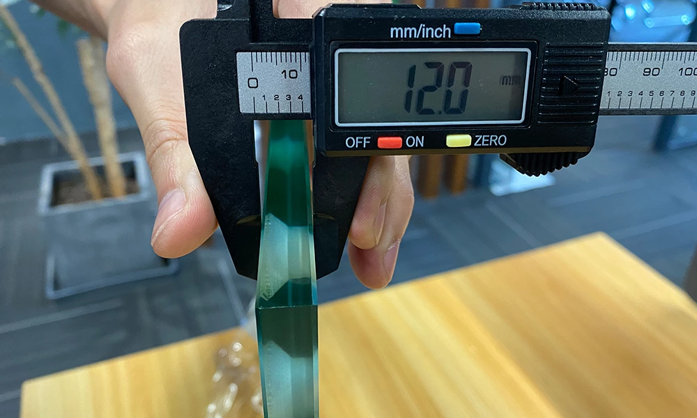 ¿Qué tipo de cristal se utiliza en las pistas de pádel?