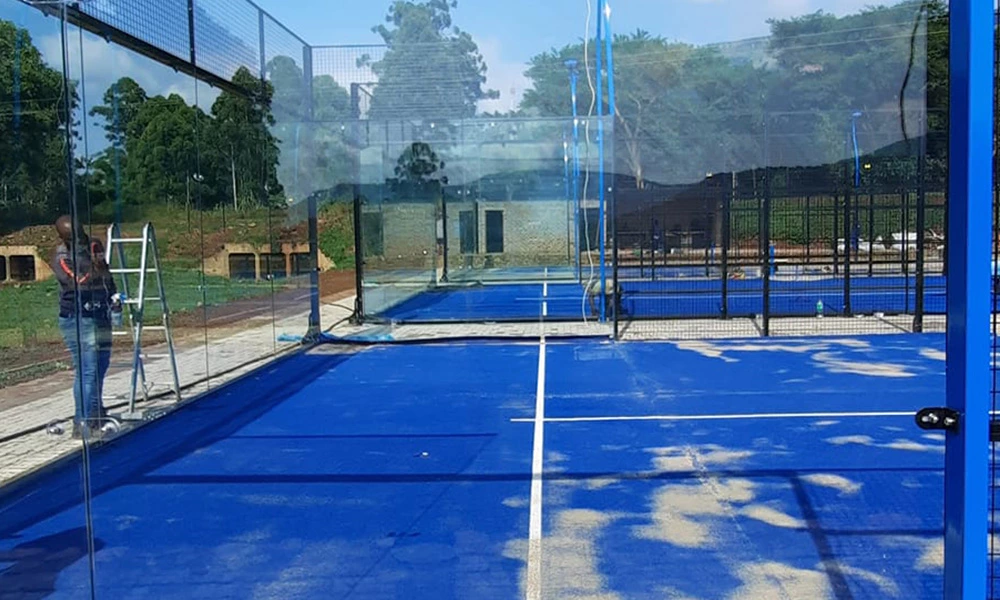 How much space do you need for 4 padel courts?