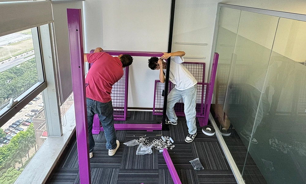 Installation complète du terrain de padel et précautions