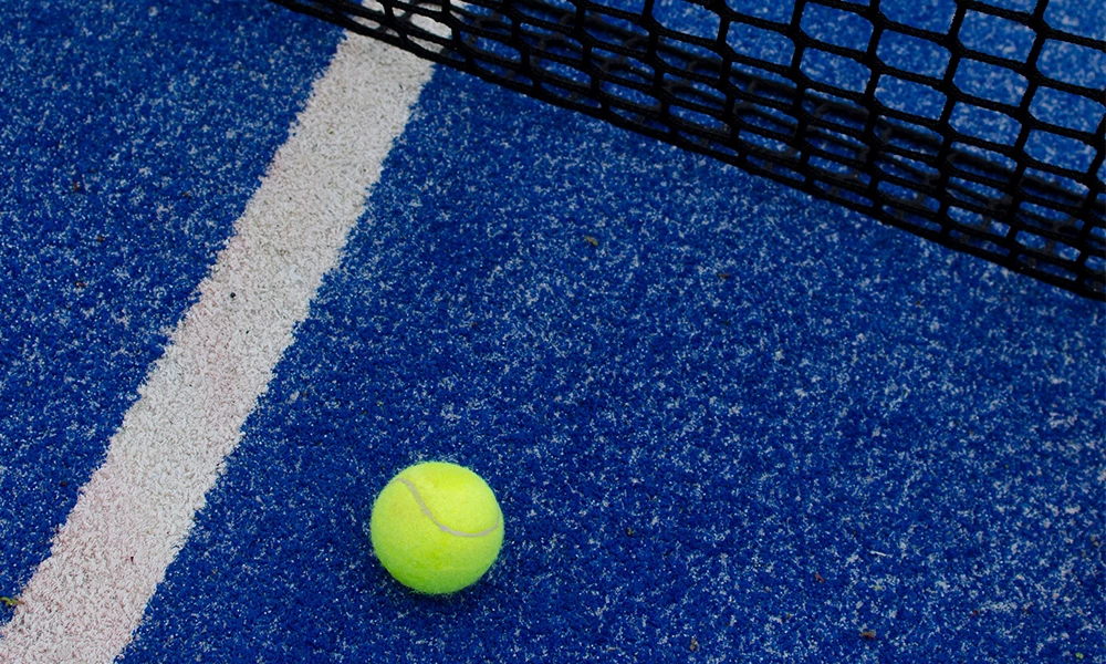 What are the advantages of padel artificial grass?