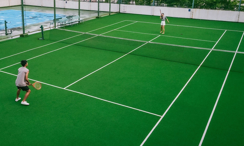 Can you convert a tennis court to a padel court?