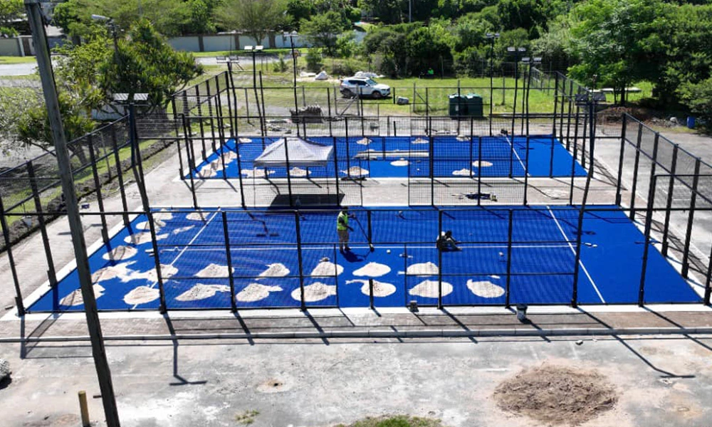 Can you convert a tennis court to a padel court?