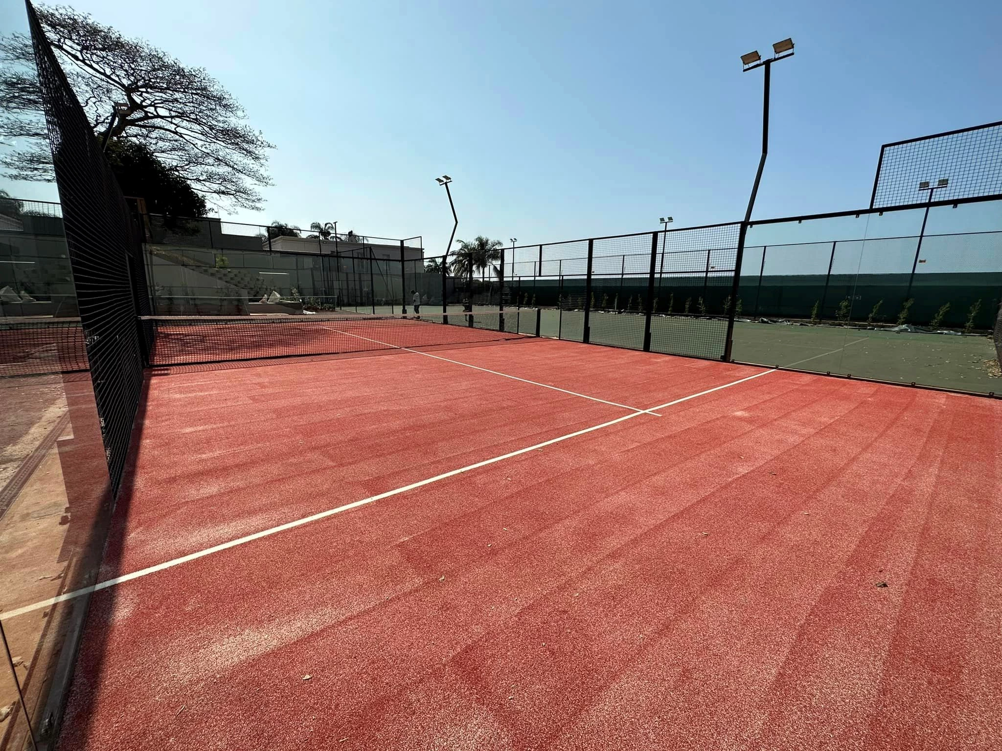 Construire un terrain de padel : Choisir le bon partenaire
