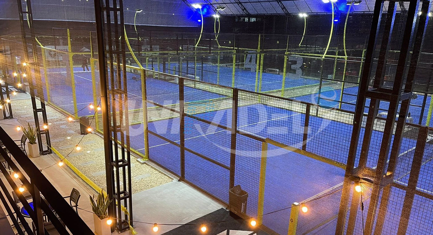 Atractivo Club de Canchas de Padel en Bogotá, Colombia