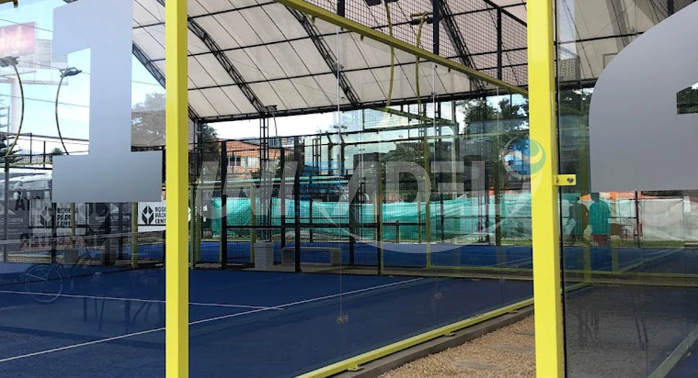 Atractivo Club de Canchas de Padel en Bogotá, Colombia