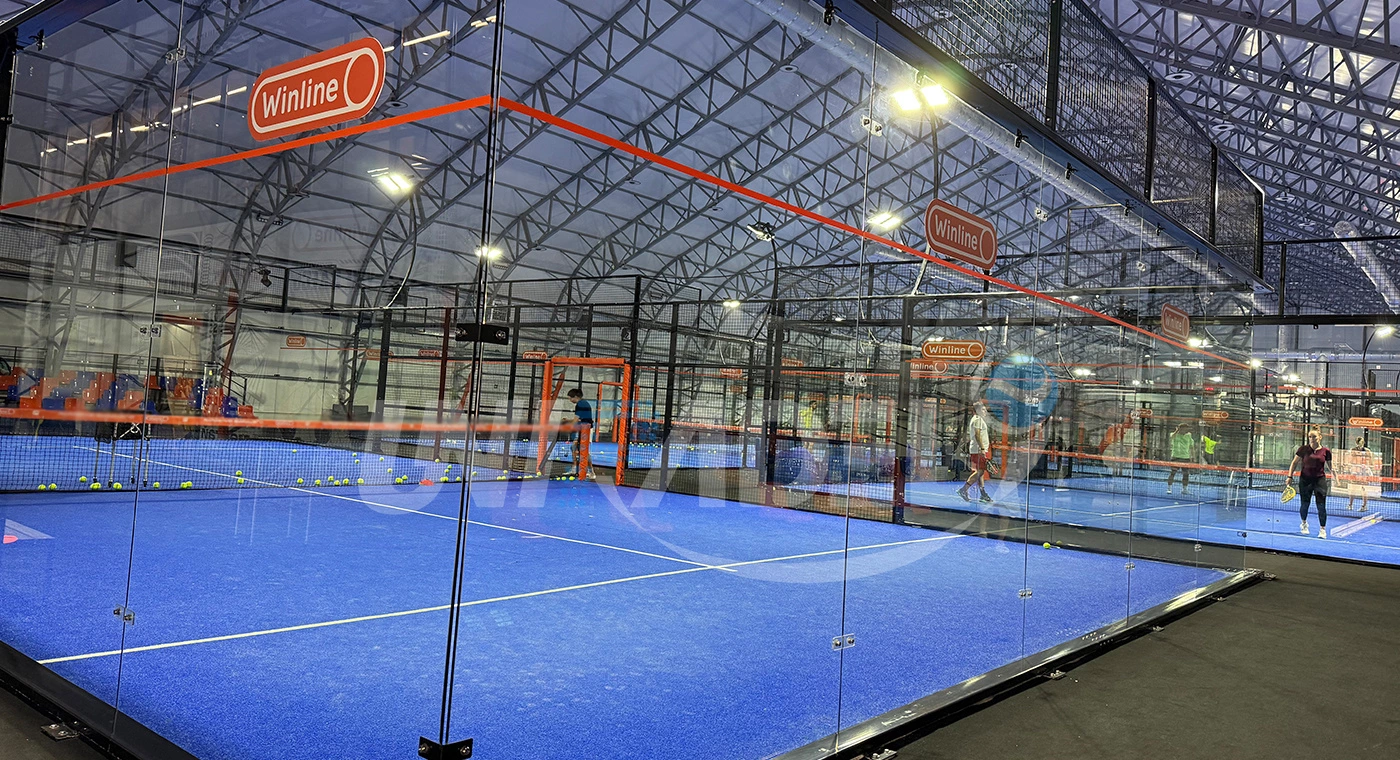 Club de pádel en el complejo deportivo cubierto de Rusia