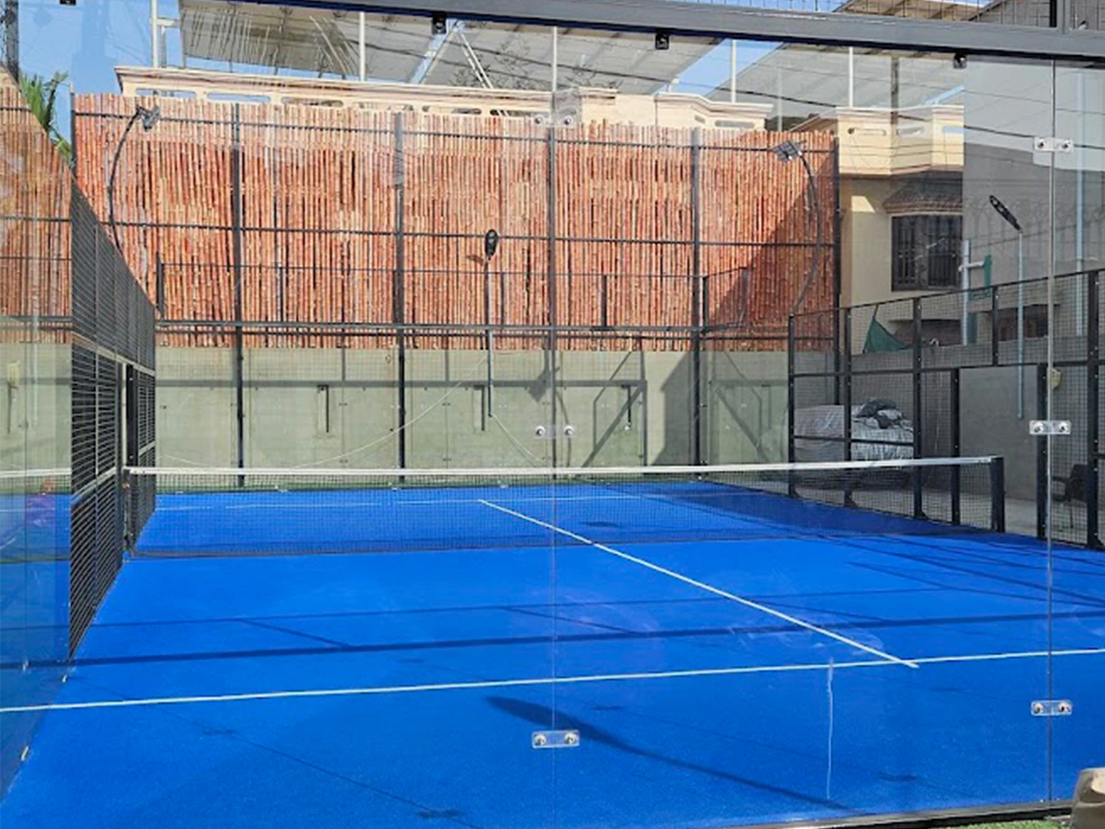 Pista de pádel escolar en Karachi, Pakistán