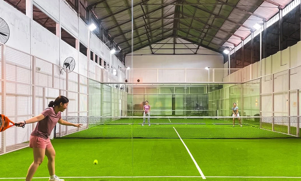 Qu'est-ce qu'un terrain de padel? Quels sont ses types?