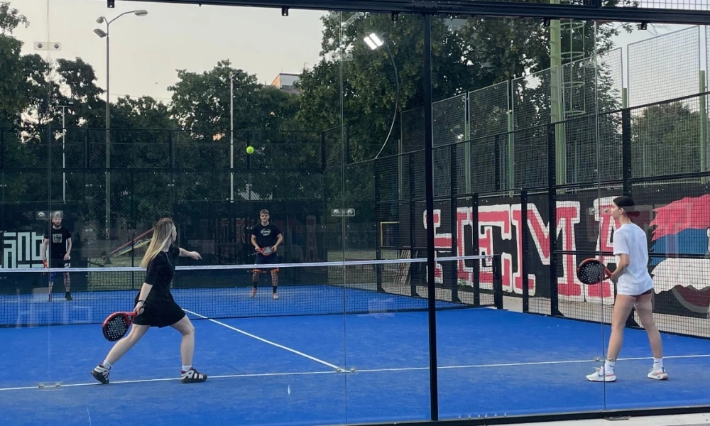 Exigences de conformité pour la construction de courts de padel au Royaume-Uni
