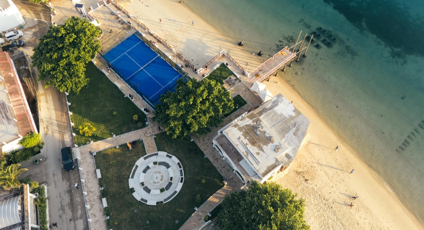Pista de pádel junto al mar en Tanzania
