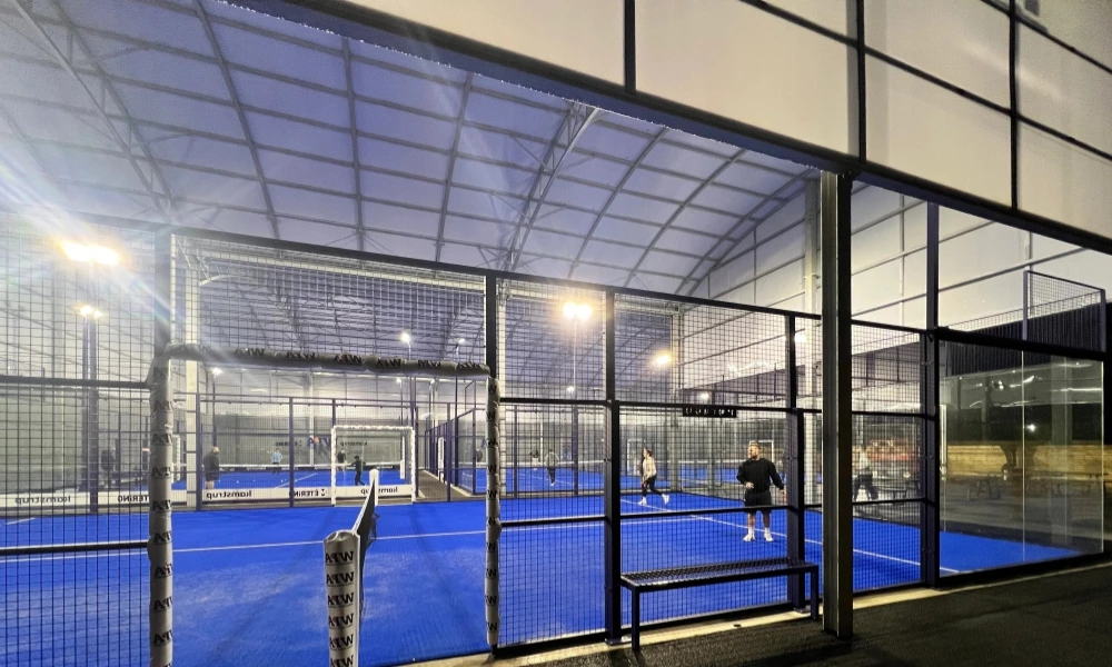 Padel ou pickleball au Royaume-Uni&nbsp;: Guide comparatif des données de croissance et d’investissement
